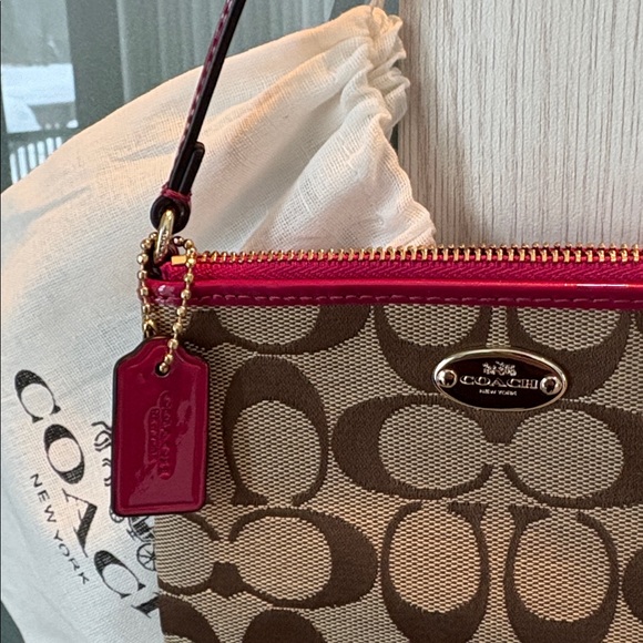 Coach Classic Jacquard Wristlet EUC - Picture 2 of 10